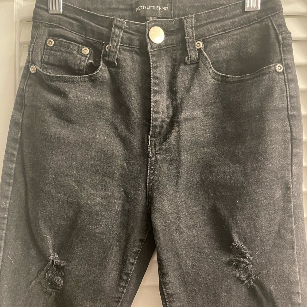 Pretty Little Thing PLT Blk Washed Distressed Cropped Skinny Jeans, Size 6 - Picture 11 of 14